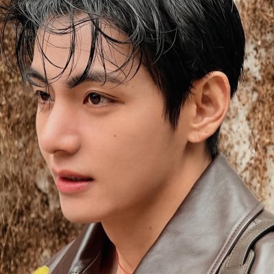 grayte30121995's profile picture. Taeger 💜💜💜
Fan Account @BTS_twt