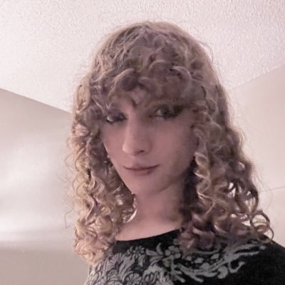 TheBea_con's profile picture. fuck on this freaky hacker chick bodyy