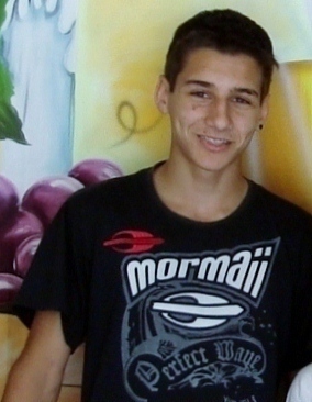 15, ariano, São Paulino, solteiro, e colirio da @yescolirios ! Amo meu irmão @JoaoViictors_ e a fedida da @__ViviAlmeida ♥