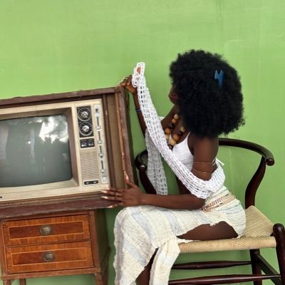 Her_Petiteness's profile picture. Artist | Writer | Lover