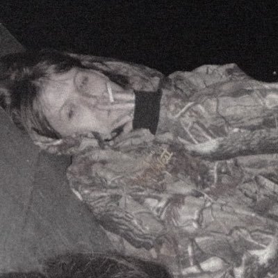 twoheadedharper's profile picture. 