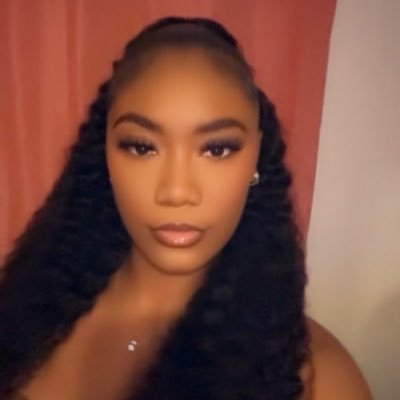 _Shania21's profile picture. Red woman good for the soul❤️