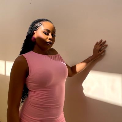 VAdedoye's profile picture. 🎓 Law graduate | Becoming that girl in real life ✨ Faith • Mindset • Lifestyle • Growth    🌺 One step at a time