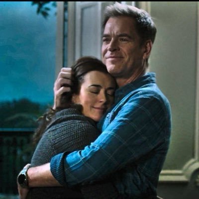 LOutlander's profile picture. Somewhere being a nerd👩🏽‍🔬, binging my fave show, or obsessing over #Tiva🫡