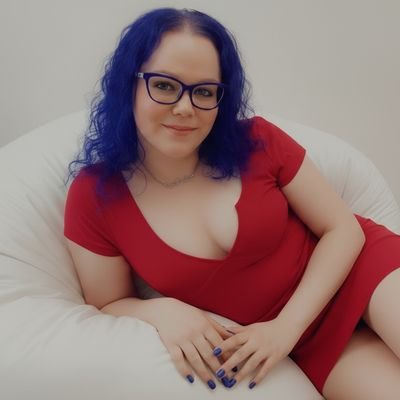 bigbouncys's profile picture. I'm a chill blue haired girl who speaks her mind and posts pretty pics.  Yes, I have one if you're curious. ⬇️