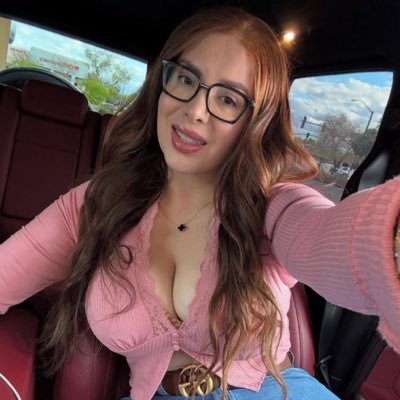rosealley_12's profile picture. I'm a legit sugar mommy from USA 🇺🇸 Helping those who ready to Help themselves♑️. If you're interested, hit me up on WhatsApp https://t.co/c3sK7VKzwx