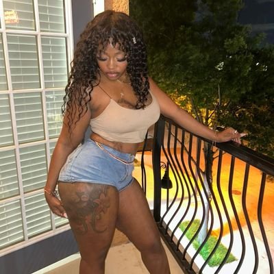 HellerHele5797's profile picture. Always ready for naughty fun lol 🤗😇💦
Keeping it 💯 And no games ❤️✌️