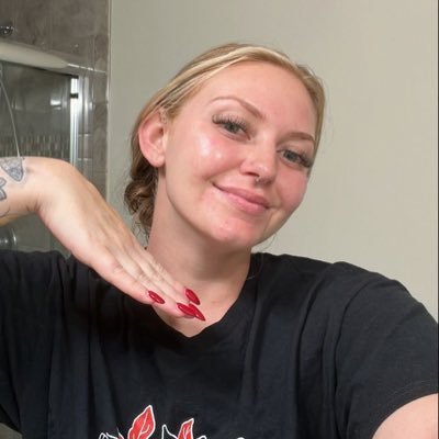 SophieR13283's profile picture. show content: 87k followers has been hacked ::::: follow me on my new account let’s get to 50k