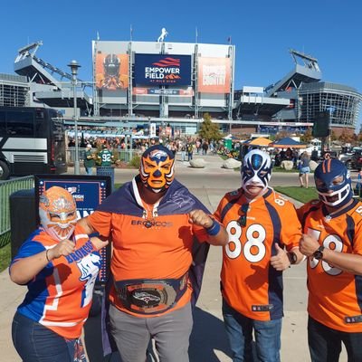 LauLau_Dbroncos's profile picture. 🇲🇽 orgullosamente Mexicana 
apasionada de las Ciencias Forenses
🐈 catlover y rescatista
🐴Denver Broncos 🏈 🧡💙
🐅Tigres de Q.Roo ⚾️🧡💙