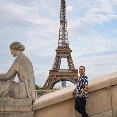 carloslum5's profile picture. Dentist. ⚕️🦷 
Monterrey. 🇲🇽
"O nací enamorado, o en verdad nunca lo he estado".