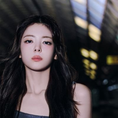 liastrous's profile picture. lia my singer, my princess, my happiness collector, my flower, i love you ♡   
📸 https://t.co/zotpySXLeG 💙