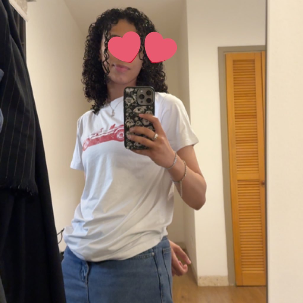 lvckornot's profile picture. 🌻🌻🌻