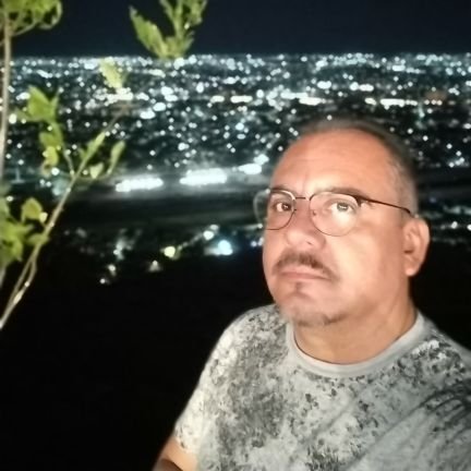 LicRubenRuelas's profile picture. Abogado, Catedrático, esposo y papá.