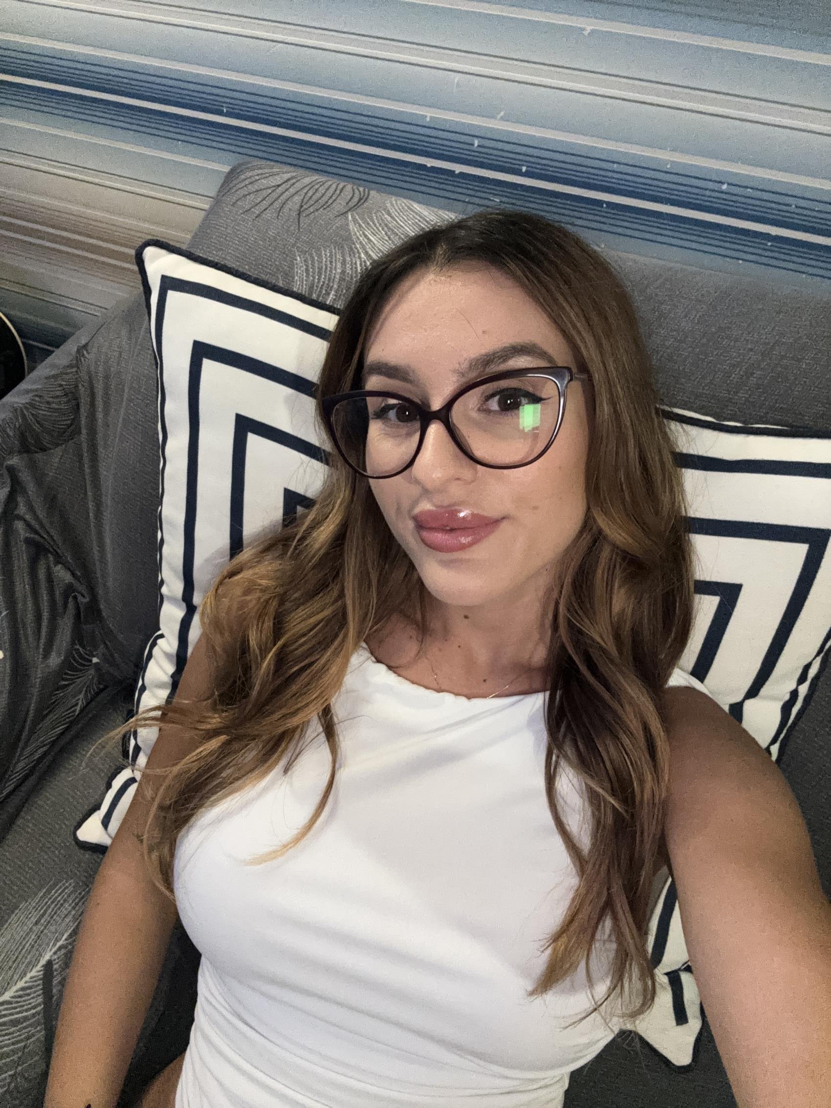 AnasstasiaEV's profile picture. hello ! This is my secondary account, hit me up on on @unbothered_lana to chat ! I promise I'm great