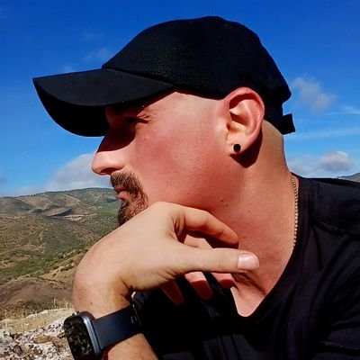 DANI_Garvan's profile picture. CANTO,COMPOGO🎸FACEMAKER-PES  SOY DEL CÓRDOBA🤍💚 CF,Y DEL REAL MADRID CF🤍 LUCHANDO  CONTRA EL  CÁNCER,CADA DÍA💪 HABLO DE FÚTBOL⚽, MONTAÑA VIDA ⛰️💚🇪🇦