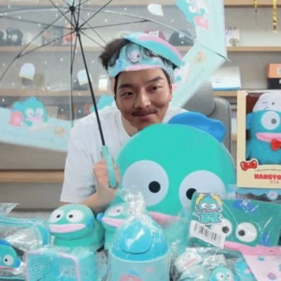 urmyfirstnlast_'s profile picture. 머리가너무크지만그사실을인정하고덤덤하게살아가는아이, 현욱.