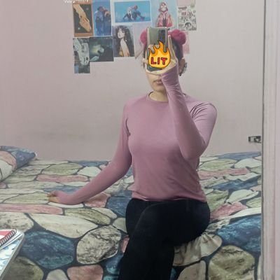 thebeautySara's profile picture. ((BUS ..medical science 🧪 Respiratory Care Practitioner 🫁)) 
I play the guitar sometimes 🎸