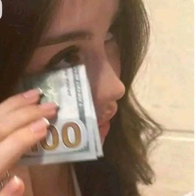 wellwishess_'s profile picture. im just here to gamble🍀🙏🏾