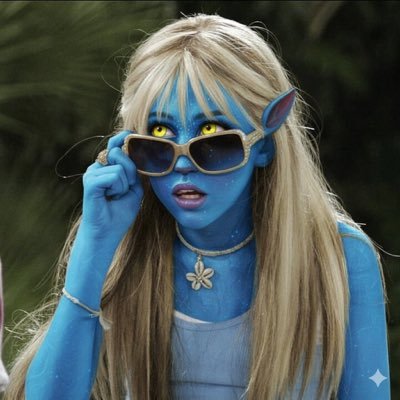 smileyxxmileyy's profile picture. SOMETHING BEAUTIFUL, THE ALBUM - OUT NOW! 🩶 smiler since 2006 ✨
