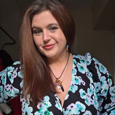 LouLou180585's profile picture. Happily married with 3 beautiful daughters, Lymphoma warrior💚, trained sound healing practioner, RAWS Secretary, Norse pagan witch 🧙🏻‍♀️