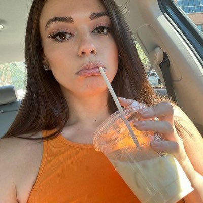 JenGonzalez85's profile picture. Keep It Short & Sweet 😙❤️‍🩹