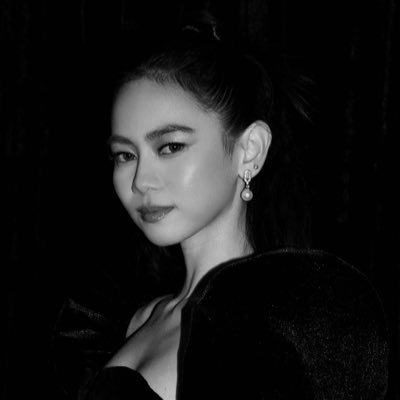 adgunita's profile picture. here for ash and dres.