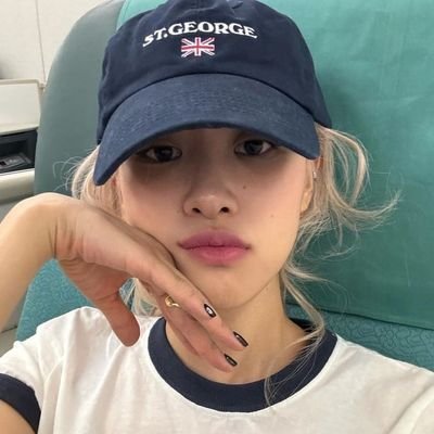 hrdtluv's profile picture. ⏳️ Rosie, Track 12