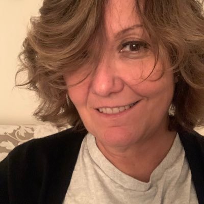 valemarinelli_'s profile picture. Non accontentarti mai di qualcosa di meno dei tuoi sogni, chissà come, chissà dove un giorno, forse li incontrerai