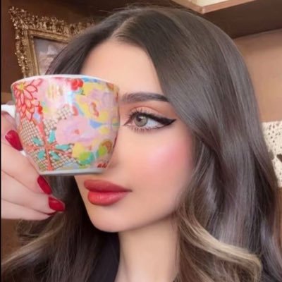 J0ly1141's profile picture. أمضي بخطوات هادئة، لكنني أعرف تمامًا إلى أين أتجه🖤💛
