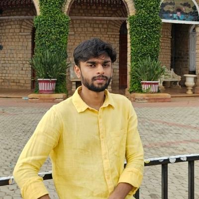 priyanshh32's profile picture. chronically online 2 bit engineer | part time biker 🏍️