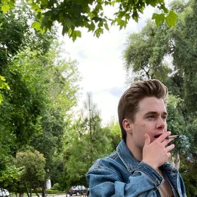 grepbrett's profile picture. no idea