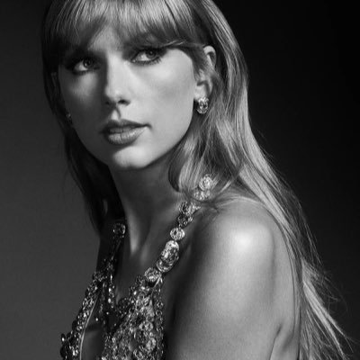 Alicia84216787's profile picture. Swiftie from Germany, 26 🌷🌸🫶🏼 from sprinkler splashes to fireplace ashes 💙