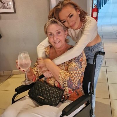 mfxxi's profile picture. In world where you can be anything be kind🤍