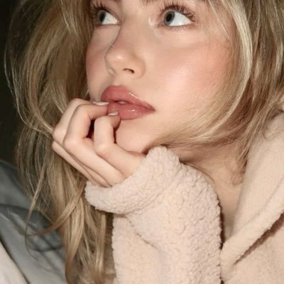 bellyconradiary's profile picture. 