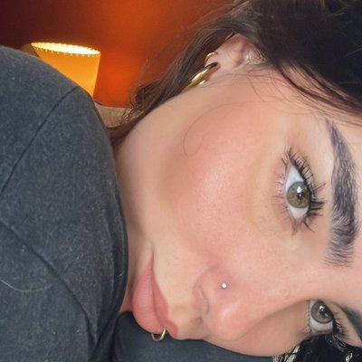 emmywobbrockkdv's profile picture. hi im Emma
new to twitter so msg me? or follow me? i might bite lollЁЯШШ