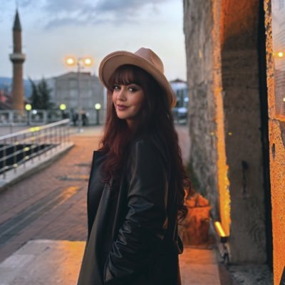 tilsimlitarotcu's profile picture. Astroloji /Tarot /Duru görü💫
