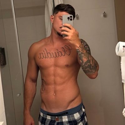 tomkzn's profile picture. 