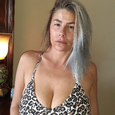 sayraheliz81205's profile picture. 