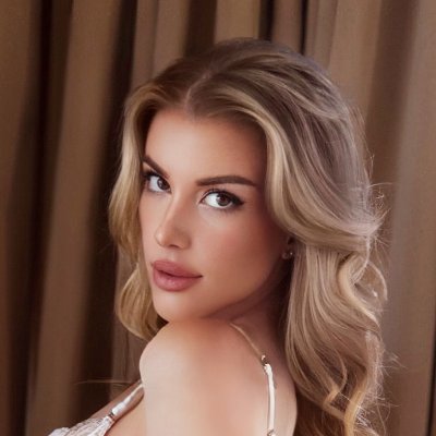 ModelChloeMonet's profile picture. New Page 💋 Your petite enchanting indulgence. Let’s be spontaneous ✈️ 🌍 🤍