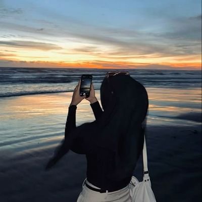 putriarindi20's profile picture. 