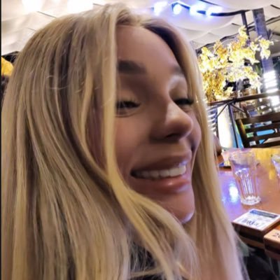 biatiruwalker's profile picture. “You're a lesbian, not a unicorn, right?” - Earp Waverly