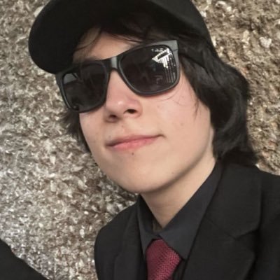 yeses4reyes's profile picture. 