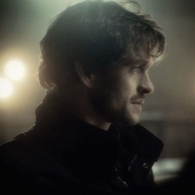 hideurballs's profile picture. i fear to stain your clothes with blood.