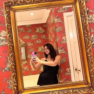 florchi_isnard's profile picture. 11:11✨️🇸🇪 • Es difícil Liberar a los necios de las cadenas que veneran. ~ Siempre nuestro. • 💗🌙🪐