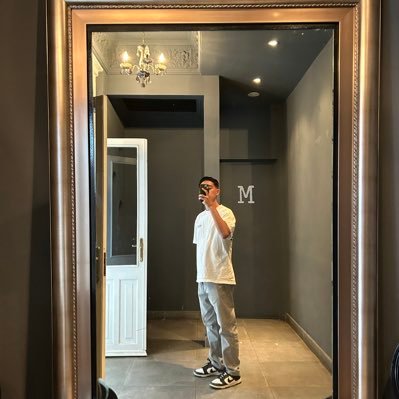 zDerek__'s profile picture. 25/ Abogado Corporativo / 🎬☘️☕️ /