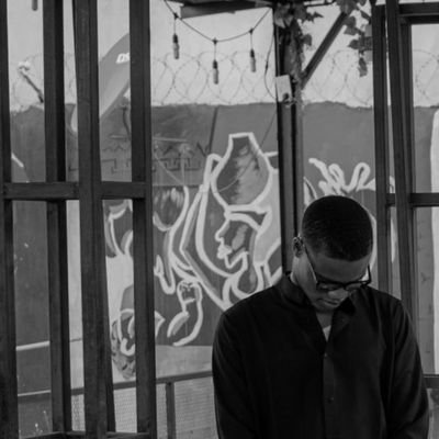 olapencil_'s profile picture. VERSATILE VISUAL DESIGNER | BRAND DESIGNER 
Tweets about *Design, **Football, ***Music...
#thecreativecrusader