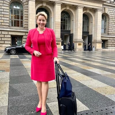 NeuroVex_'s profile picture. Work at Twitter Headquarter

|👩‍💼| Job Position: Award Consultant

|📍| Lives in Menlo Park, CA|