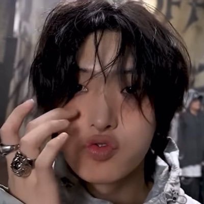 sweateez's profile picture. i love men with thick thighs (MINGI) a small waist (MINGI) broad shoulders (MINGI) full lips (MINGI) siren eyes (MINGI)