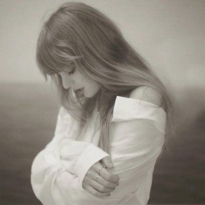 evermorevelyn7's profile picture. taydefender + carpenter • arianator • head evermore stan 🌿 + all posts are just fun and satirical, don’t take them seriously 😆
