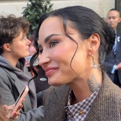 miIasruin's profile picture. (fan account)